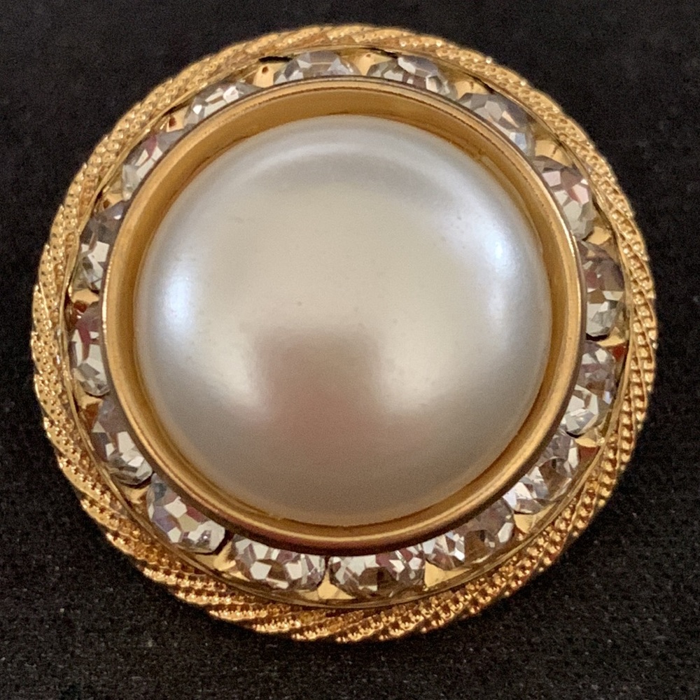 4 Buttons - Picture 3 of 4